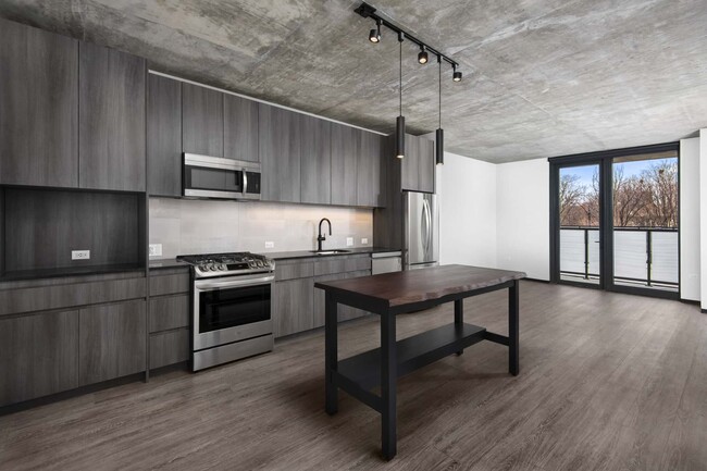 property at 1394 W Randolph St