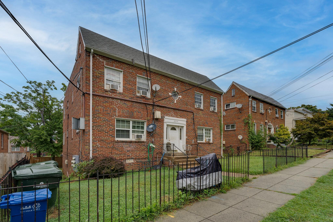 2234 S St SE in Washington, DC - Building Photo - Building Photo