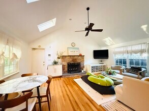 37 Wildon Rd in Wellesley, MA - Building Photo - Building Photo