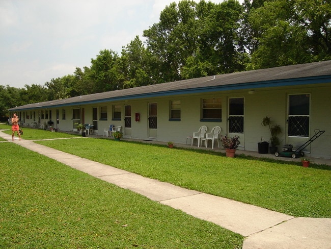 CRYSTAL TERRACE APARTMENTS in Crystal River, FL - Building Photo - Building Photo