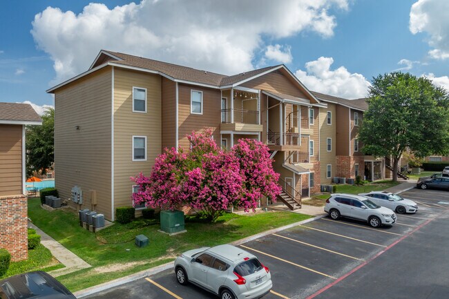 The Villages at Lost Creek in San Antonio, TX - Foto de edificio - Building Photo