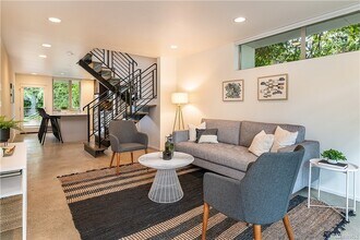 5201 Phinney Ave N in Seattle, WA - Building Photo - Building Photo