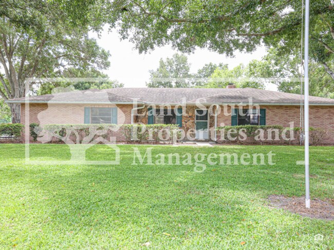 2190 Belaire Dr in Winter Haven, FL - Building Photo - Building Photo