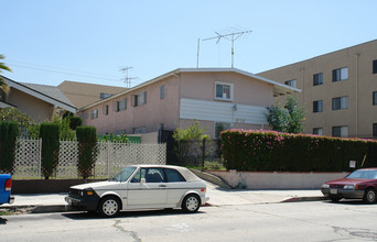 816 Gramercy Dr in Los Angeles, CA - Building Photo - Building Photo