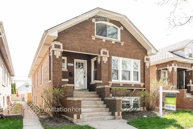 property at 2423 Wesley Ave