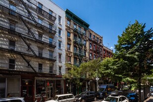 105 Thompson St in New York, NY - Building Photo
