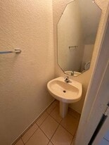 1918 Alamanda Way in Riviera Beach, FL - Building Photo