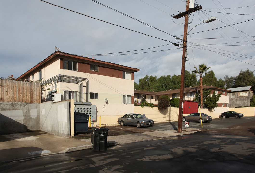 Golden Grove Manor in San Diego, CA - Building Photo