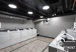 739 W Belmont Ave, Unit 1 in Chicago, IL - Foto de edificio - Building Photo