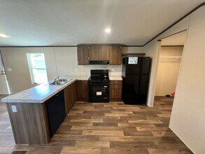 35 Tower Manor Cir W in Auburndale, FL - Building Photo - Building Photo