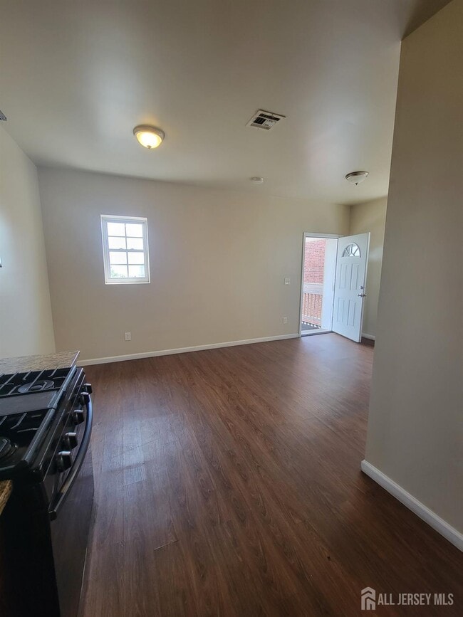 816 Amboy Ave in Perth Amboy, NJ - Building Photo - Building Photo