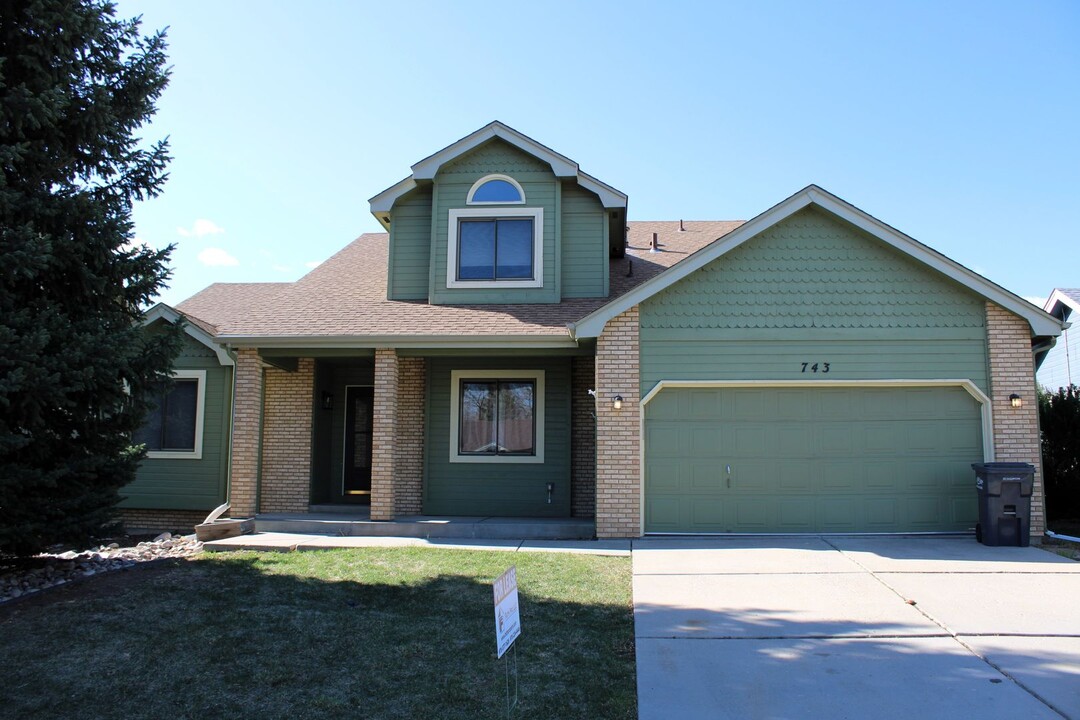 743 Bear Creek Dr in Fort Collins, CO - Foto de edificio