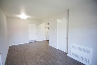 3717 S Corbett Ave in Portland, OR - Building Photo - Building Photo
