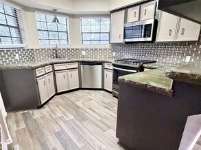 2712 Monroe Ave in Rosenberg, TX - Foto de edificio - Building Photo