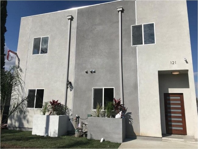 1476 E 107th St in Los Angeles, CA - Building Photo - Building Photo