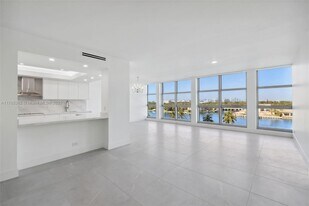5055 Collins Ave, Unit 5055 Collins Ave # 7M in Miami Beach, FL - Building Photo