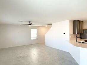 8010 S Golden Bell Dr in Tucson, AZ - Building Photo - Building Photo
