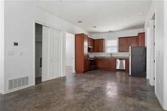 1310 Hausman Dr in Lockhart, TX - Building Photo - Building Photo