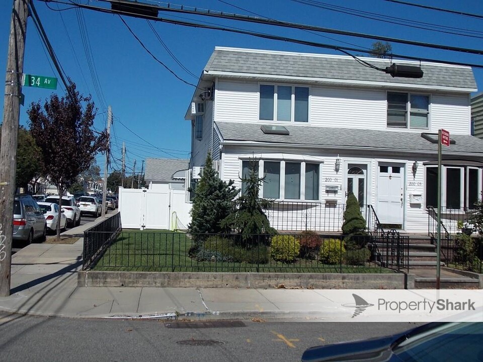 200-01 34th Ave in Queens, NY - Building Photo