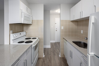 Wellington Place in Hamilton, ON - Building Photo - Interior Photo
