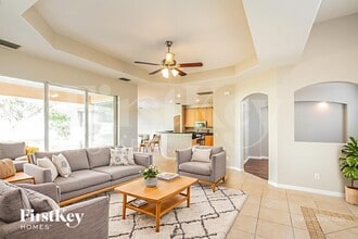 2081 Nuremberg Blvd in Punta Gorda, FL - Foto de edificio - Building Photo