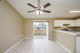 512 Fox Run Trail in Apollo Beach, FL - Building Photo - Building Photo