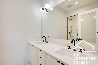 2240 N Kenmore Ave, Unit 2N in Chicago, IL - Building Photo - Building Photo