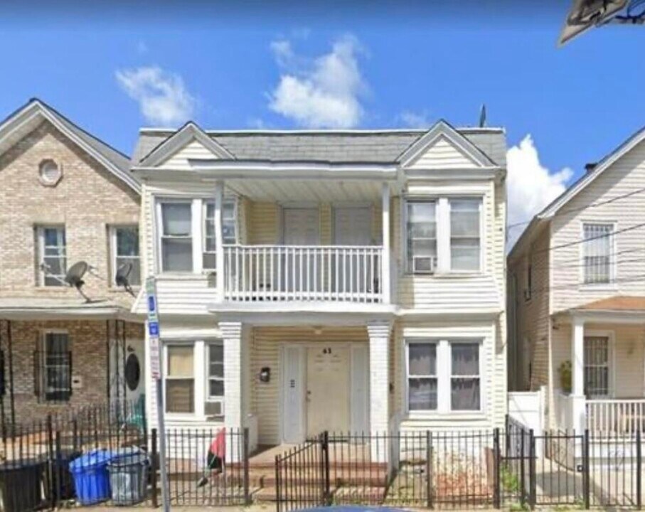 62 Highland Ave in Newark, NJ - Building Photo