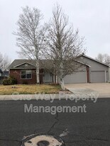 243 N 48th Ave Ct in Greeley, CO - Building Photo