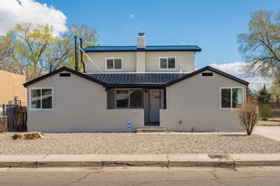 5002 La Cienega St NW in Albuquerque, NM - Building Photo