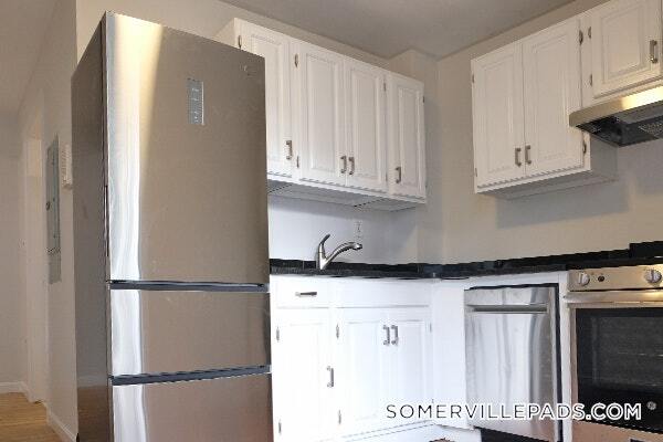 160 Broadway, Unit 2 in Somerville, MA - Foto de edificio - Building Photo