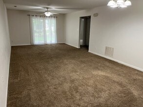 713 Broadmeadow Rd, Unit 103 in Rantoul, IL - Building Photo - Building Photo