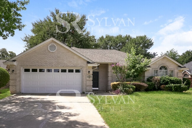 1109 Greenwood Ct in Hurst, TX - Building Photo - Building Photo