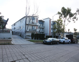 1212 N Westmoreland Ave in Los Angeles, CA - Building Photo