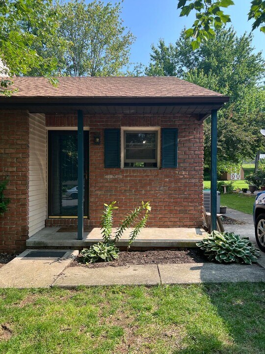 1162 Redwood Dr in Carlisle, PA - Foto de edificio