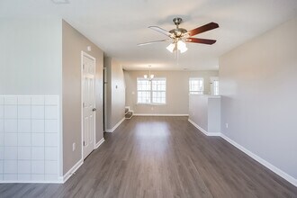 102 St Ann St in Dallas, GA - Foto de edificio - Building Photo