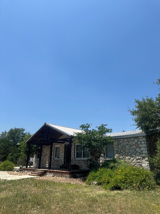 5048 Apache Moon in Spring Branch, TX - Building Photo