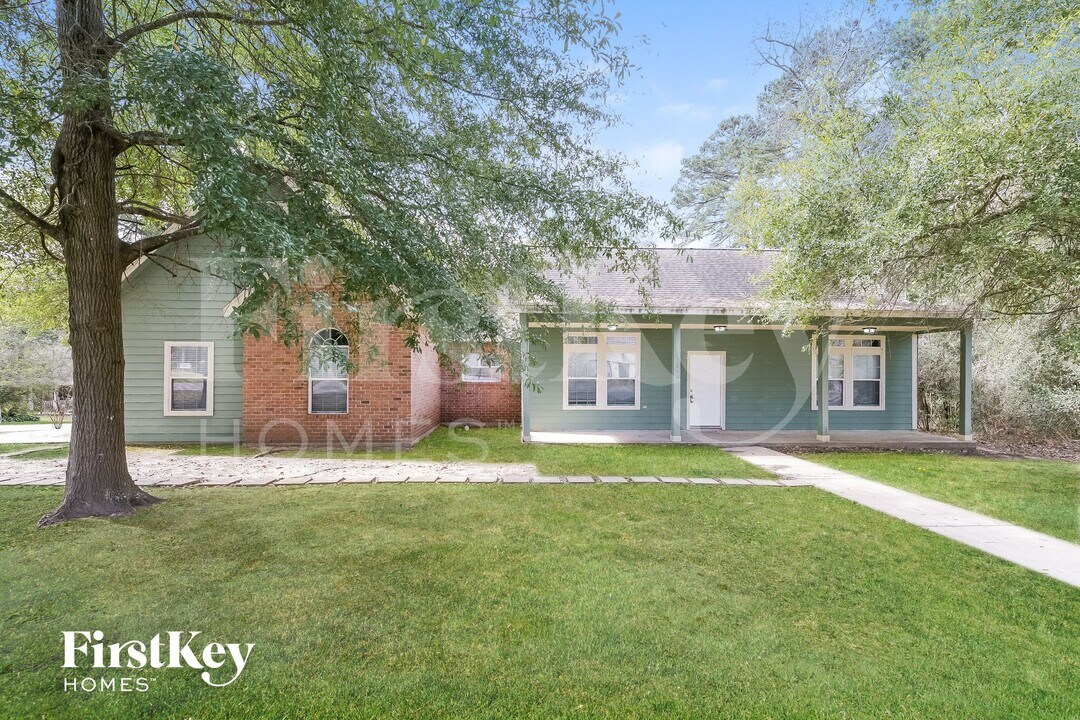 295 Cypress Dr in Conroe, TX - Building Photo