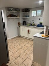 1409 N 40th St, Unit B in Seattle, WA - Foto de edificio - Building Photo