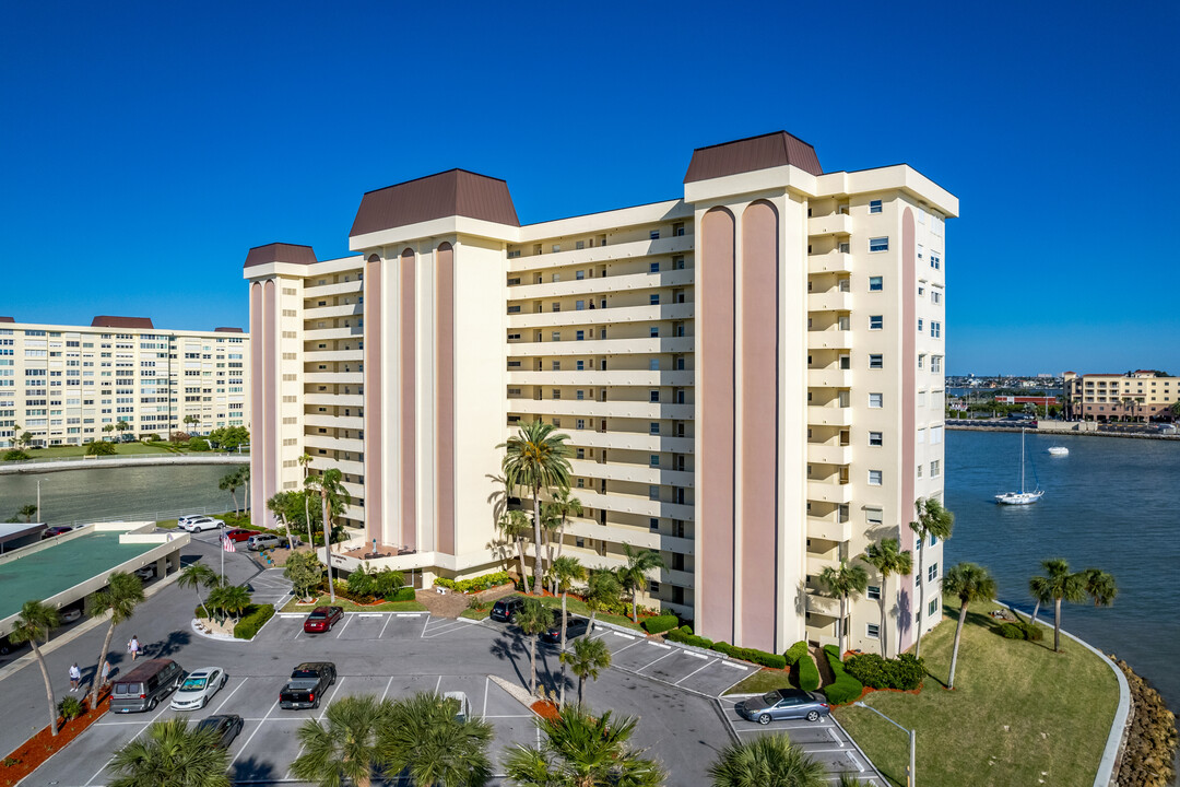 Continental House at Sea Towers in St. Petersburg, FL - Building Photo