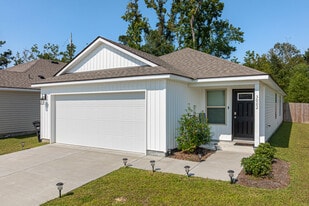 Villas at Oak Bend - Home Rentals in Baton Rouge, LA - Building Photo