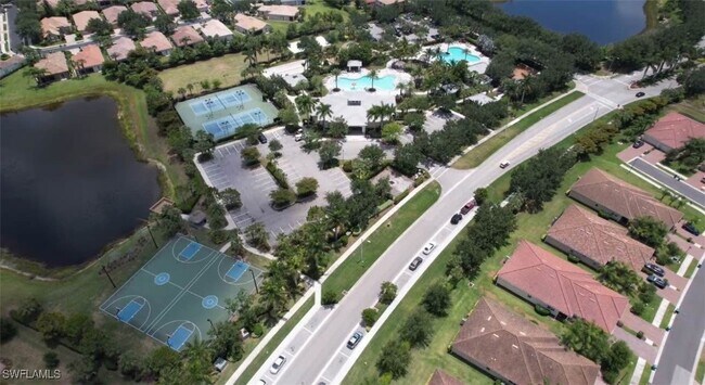 2925 Tardiff Dr in Naples, FL - Building Photo - Building Photo