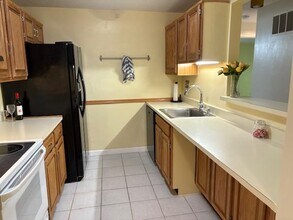 9 Bartemus Trail in Nashua, NH - Building Photo - Building Photo