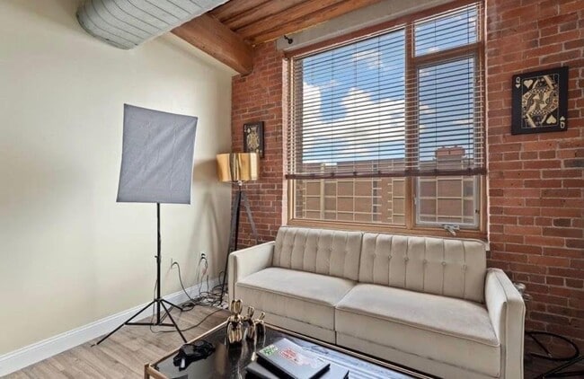 146 Court St, Unit 602 in Brockton, MA - Foto de edificio - Building Photo