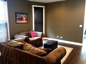 2506 W Argyle St-Unit -2512-1 in Chicago, IL - Building Photo - Building Photo