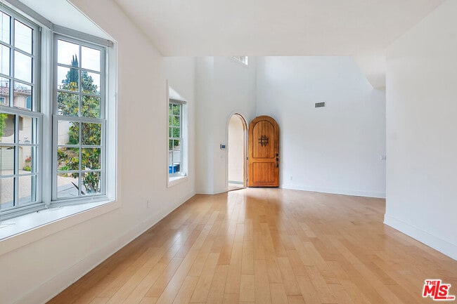 23550 Valley View Rd in Calabasas, CA - Building Photo - Building Photo