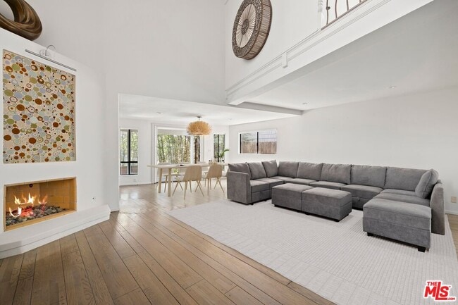 2316 Strongs Dr in Los Angeles, CA - Building Photo - Building Photo