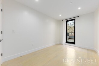 643 Knickerbocker Ave in Brooklyn, NY - Building Photo - Building Photo