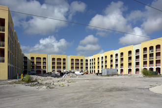 Sevilla Parc in Hialeah, FL - Building Photo - Building Photo