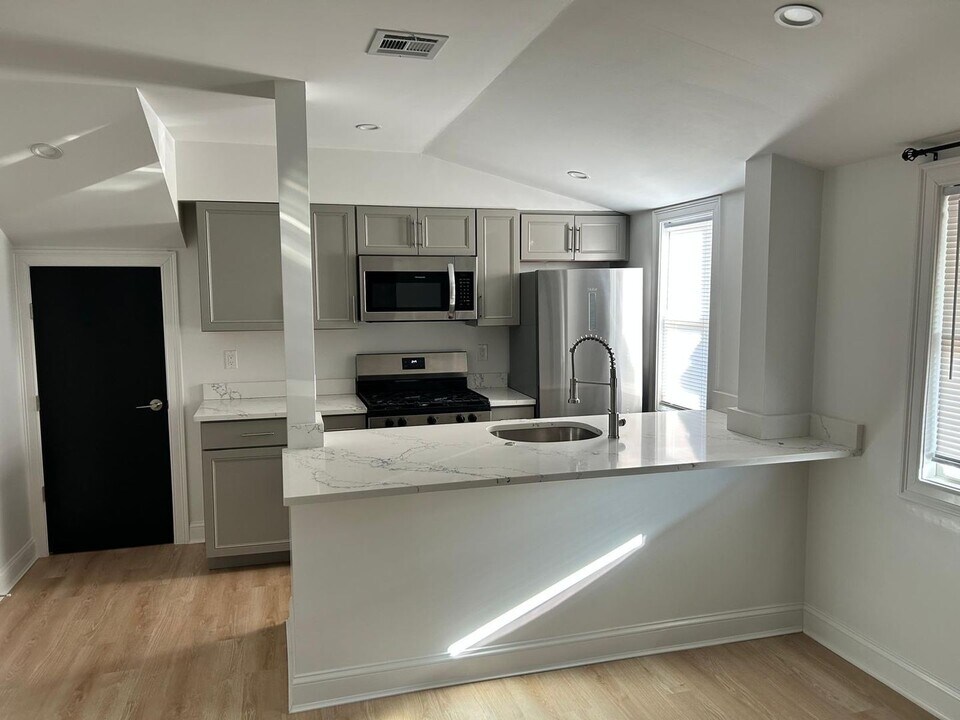 55 Huron St in Fitchburg, MA - Building Photo